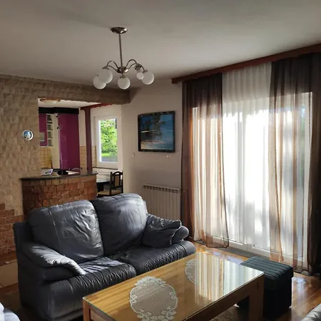 Blazuj House 2 Bedrooms *