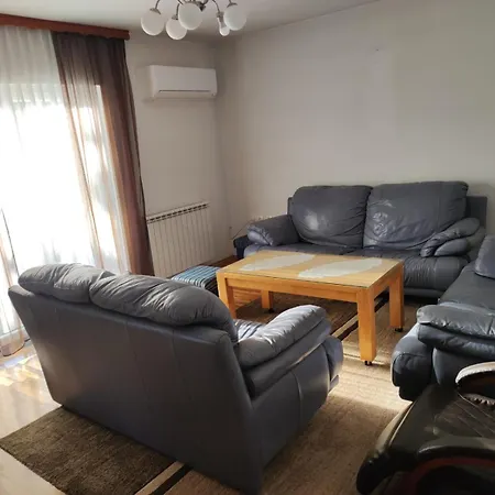 Blazuj House 2 Bedrooms 펜션 *
