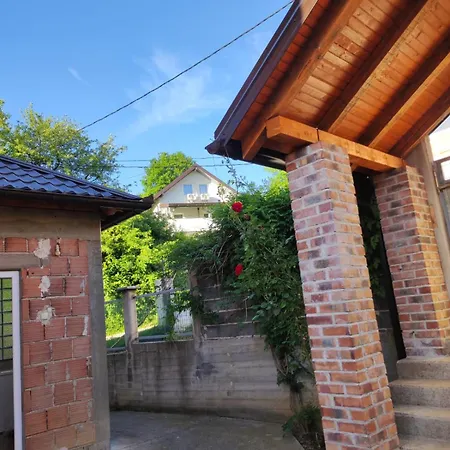 펜션 Blazuj House 2 Bedrooms Osenjace
